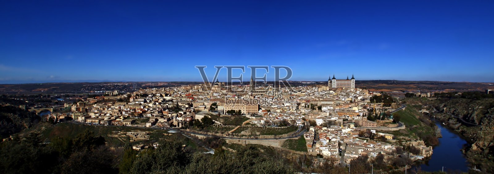 西班牙历史名城托莱多的全景。照片摄影图片