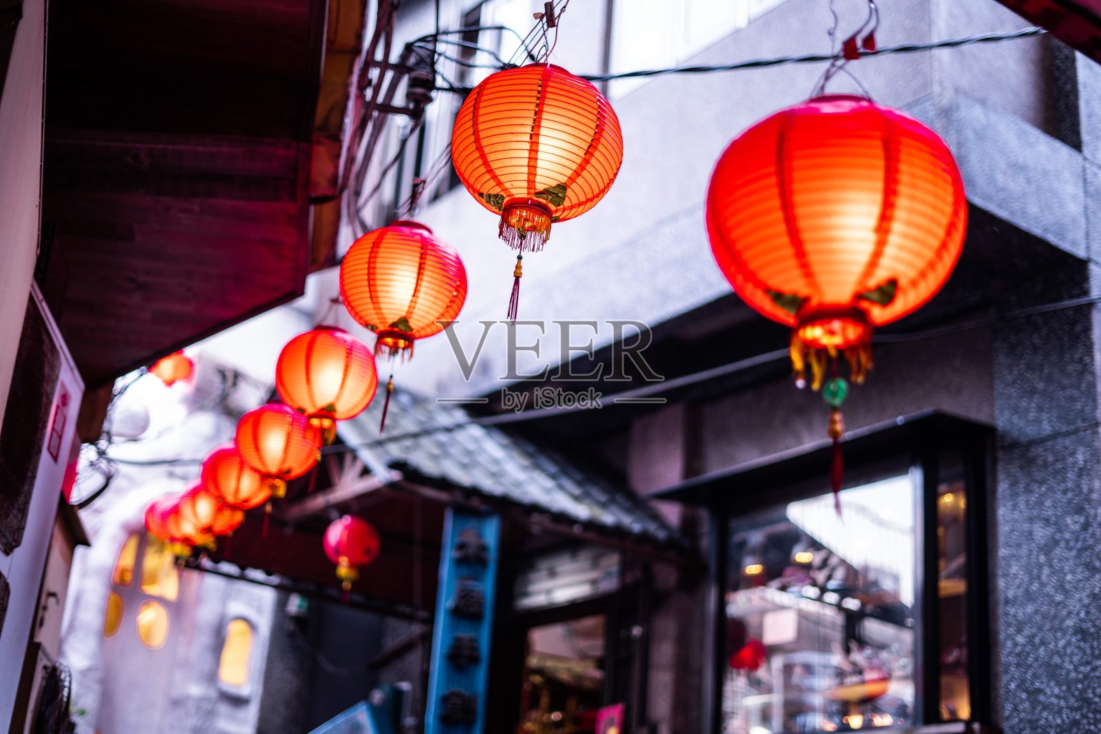 亚洲大街上的红灯笼照片摄影图片