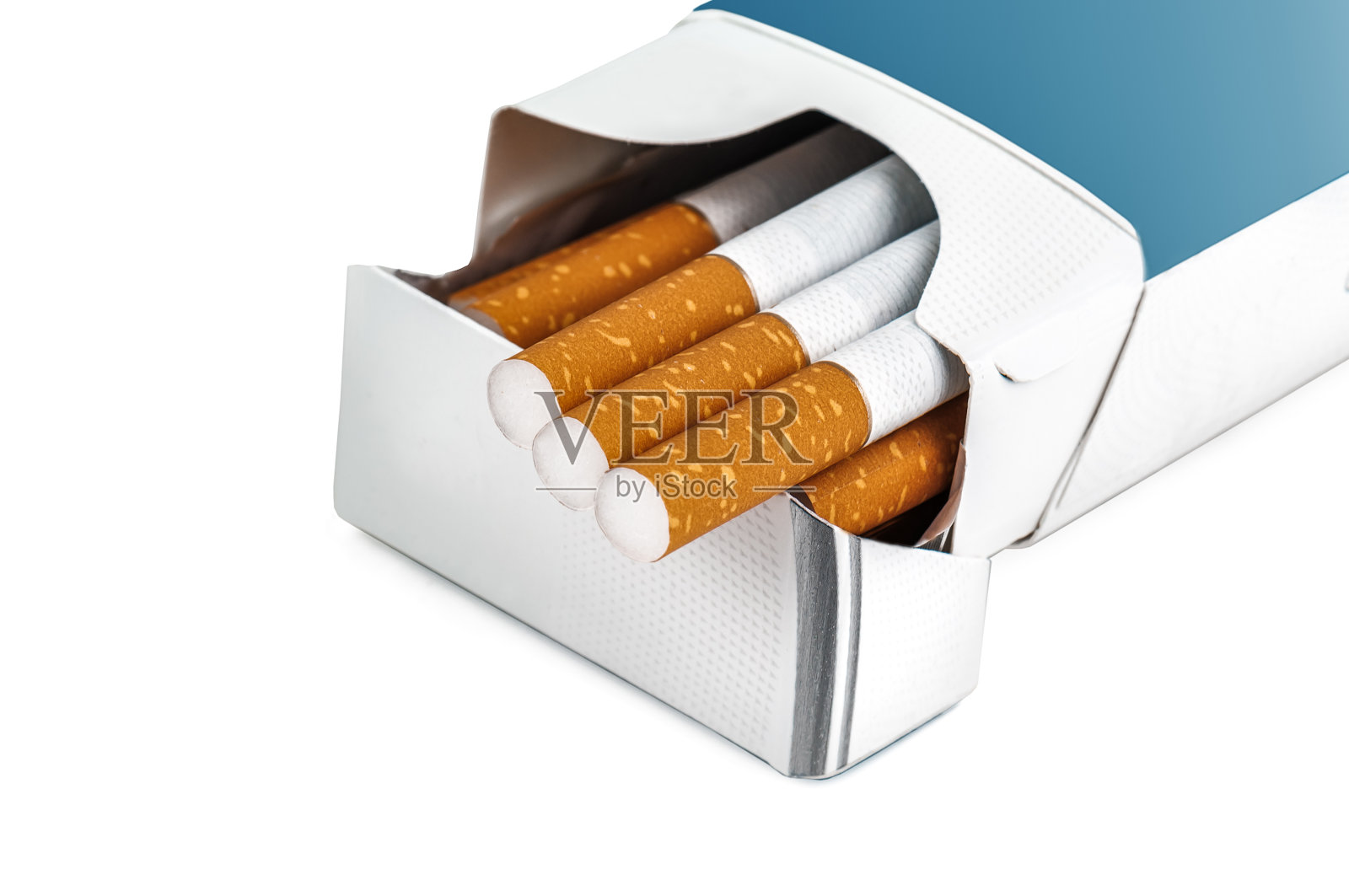 打开的香烟包装上白色照片摄影图片