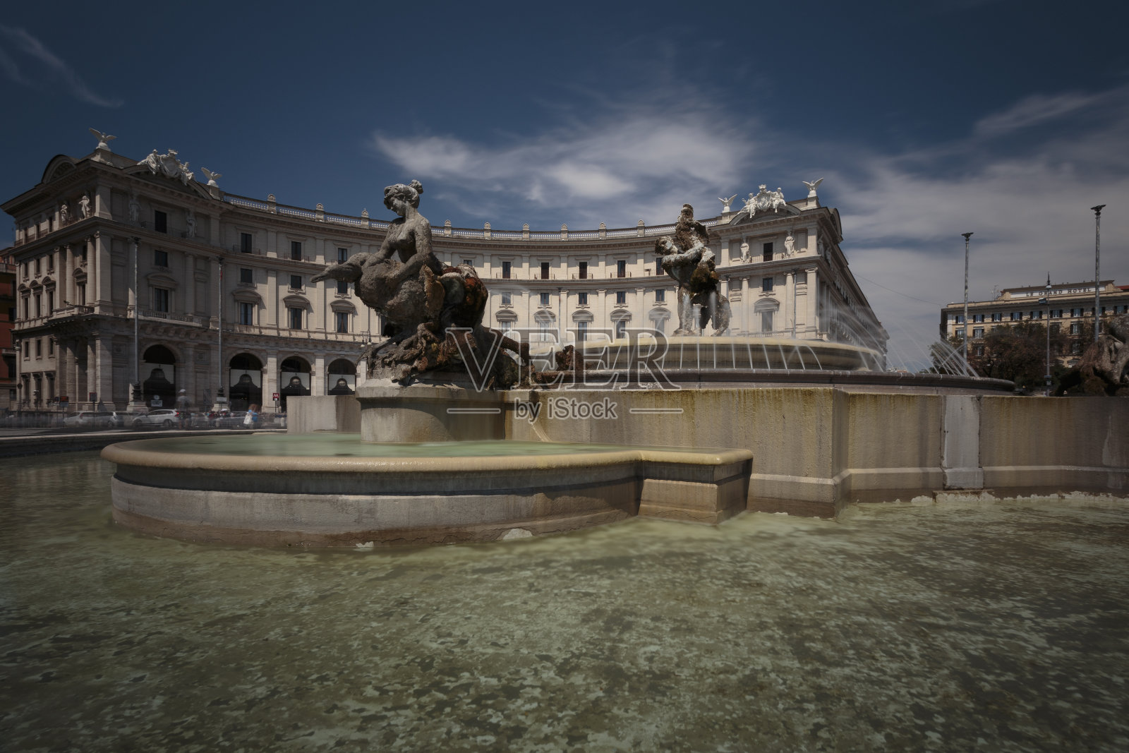 马里奥·鲁泰利(Mario Rutelli)在共和国广场设计的仙女喷泉照片摄影图片