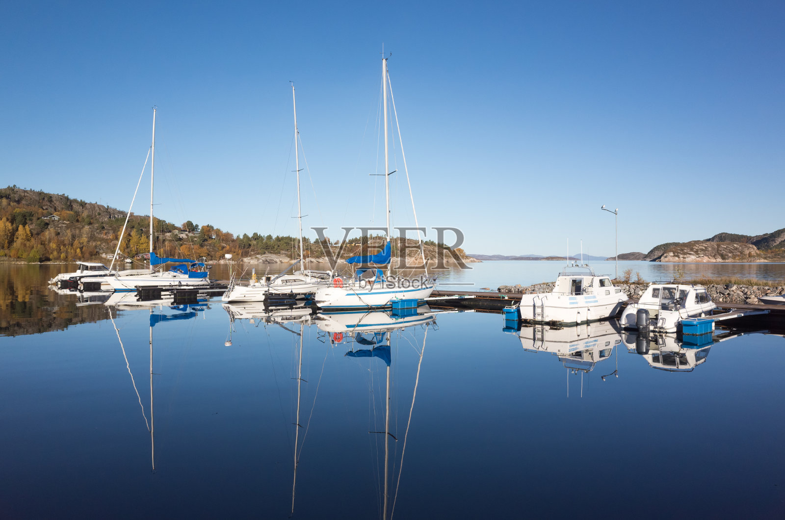 有小船和游艇的挪威风景照片摄影图片