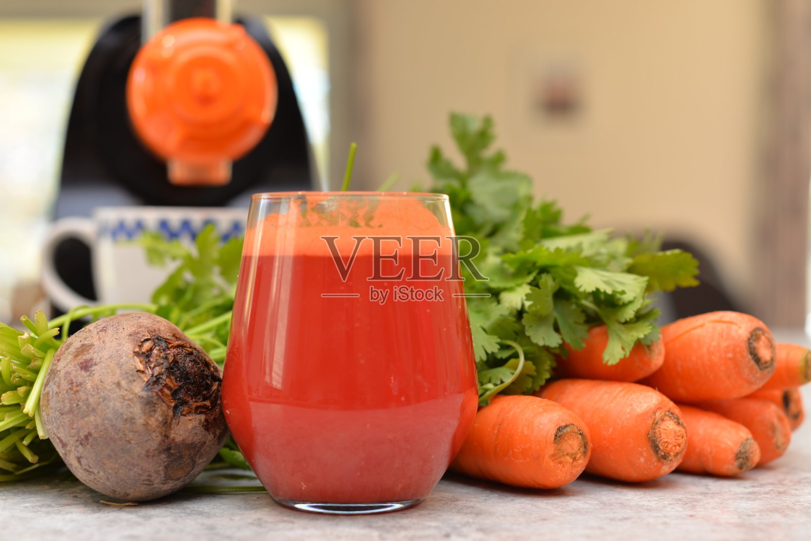 胡萝卜和甜菜根汁照片摄影图片