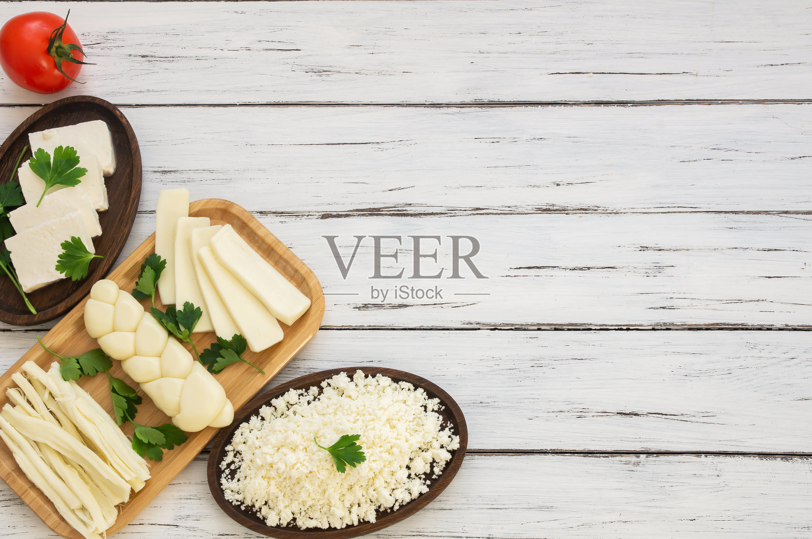 传统各种奶酪，串，针织，塞西尔，农家干酪和羊奶酪，土耳其熟食概念照片摄影图片