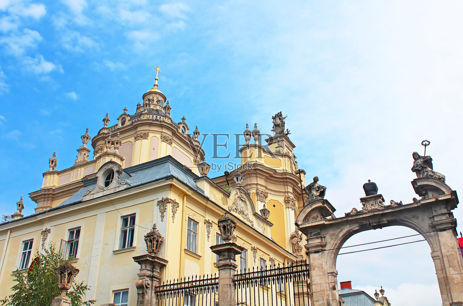 圣乔治大教堂，位于乌克兰利沃夫市的巴洛克-洛可可风格大教堂照片摄影图片