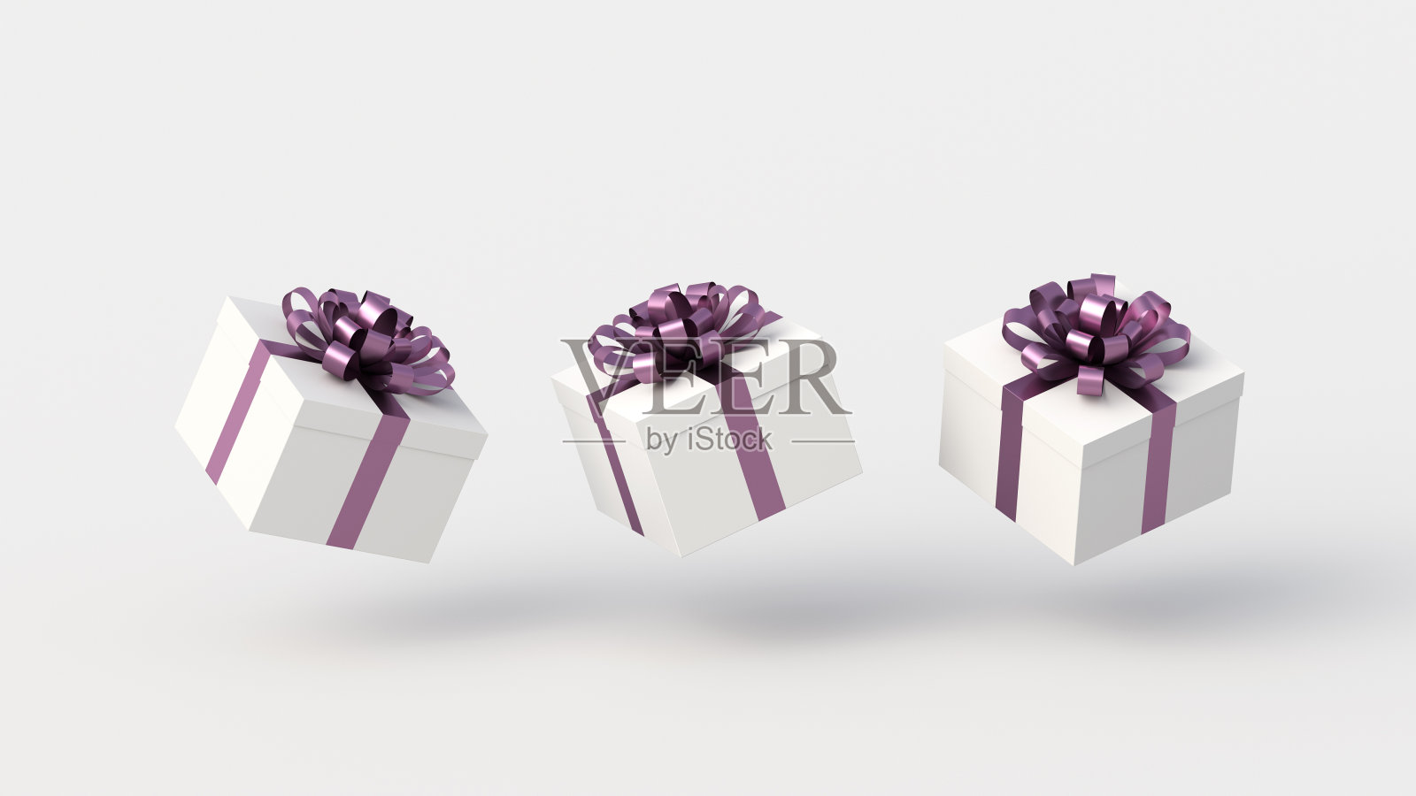 白色的礼品盒与紫色的丝带，在白色的背景。概念为女性和假期照片摄影图片