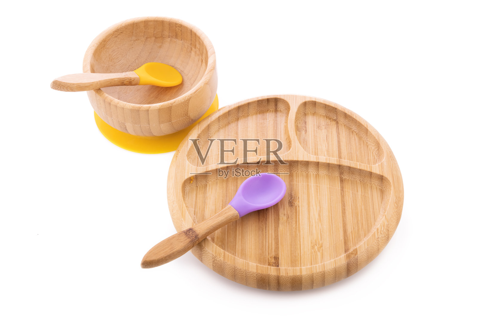 木制碗。竹板与勺子孤立在白色背景照片摄影图片