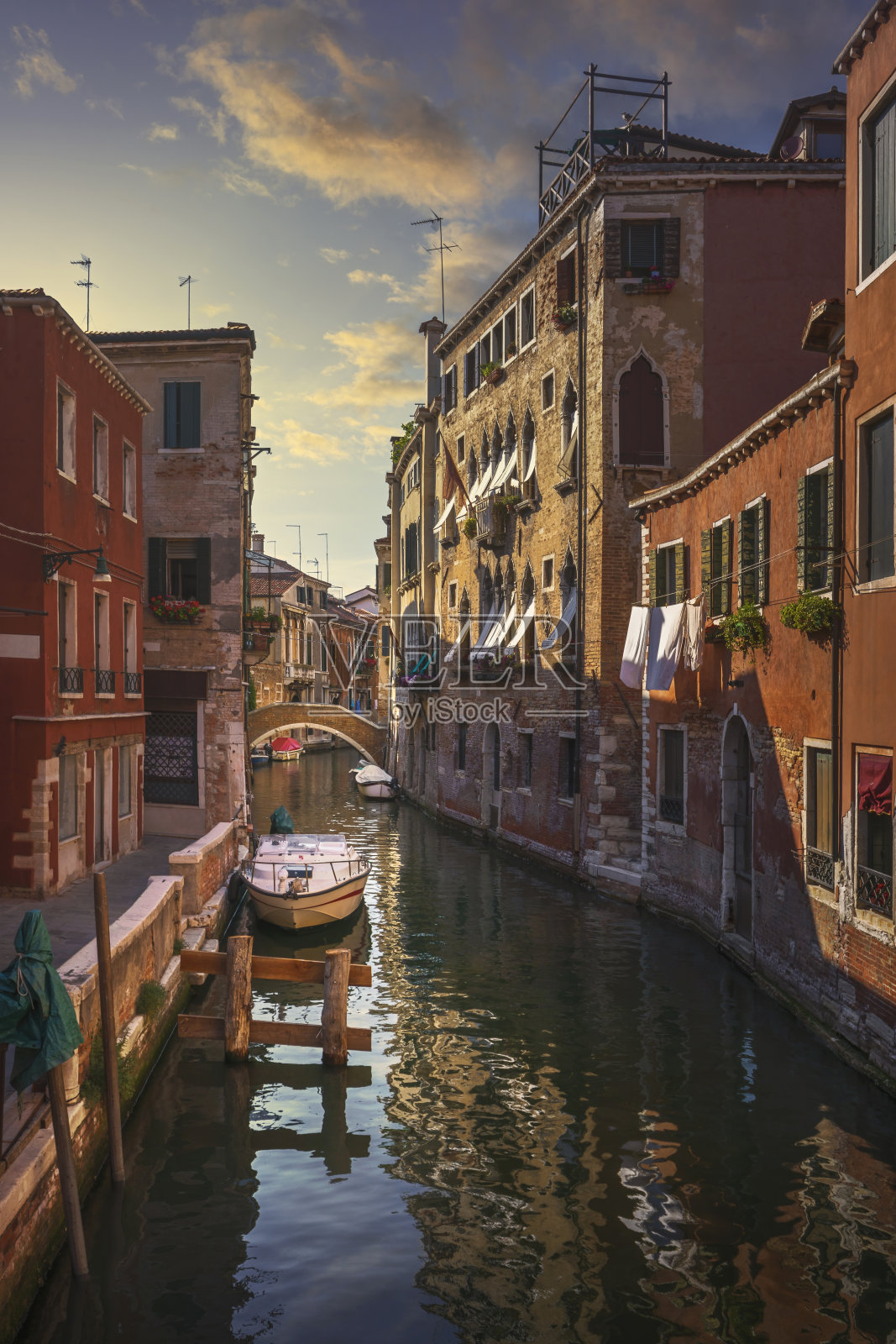 威尼斯的城市景观、建筑、水渠和桥梁。意大利照片摄影图片