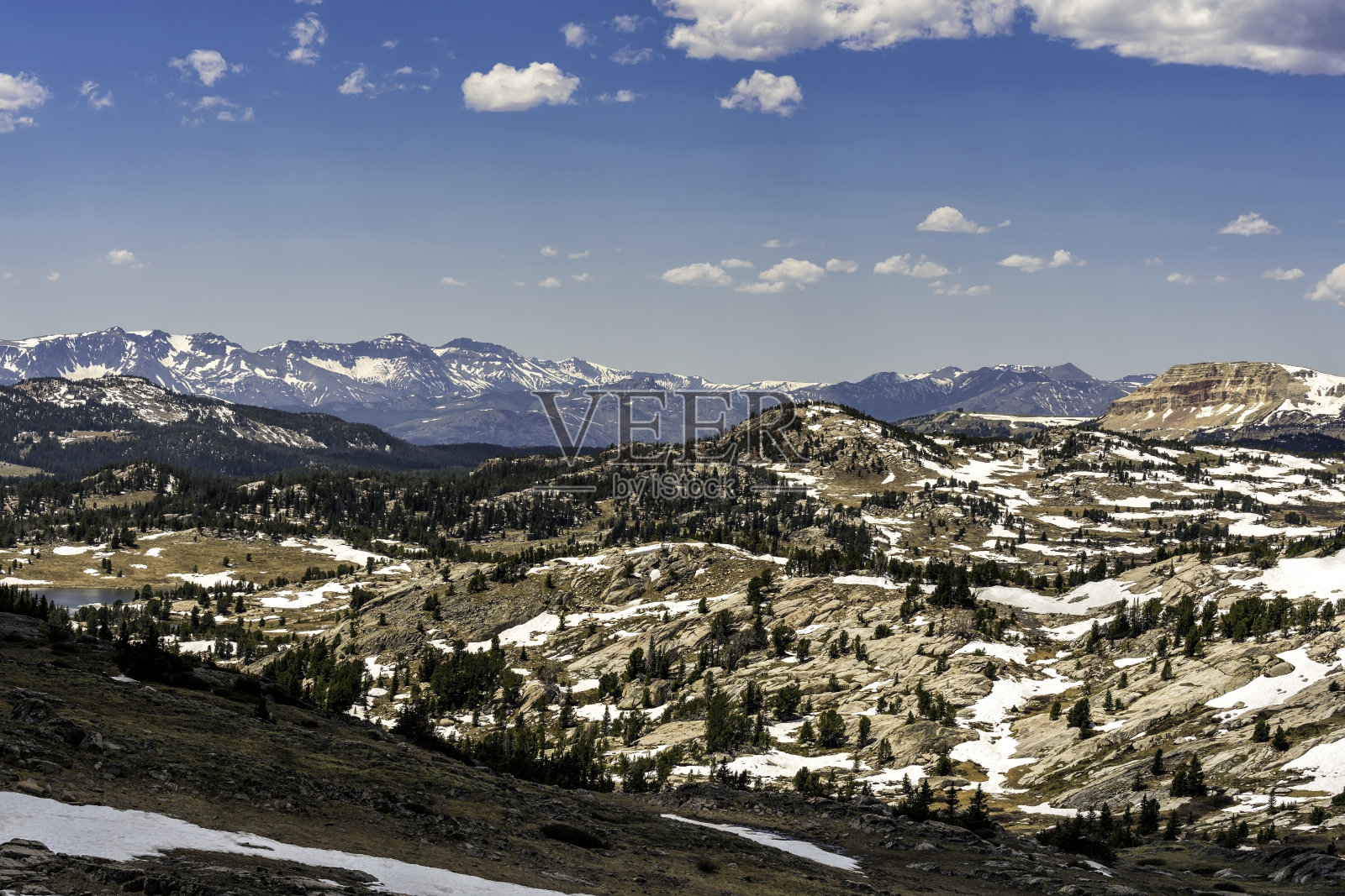 黄石国家公园附近怀俄明州山脉的鸟瞰图照片摄影图片